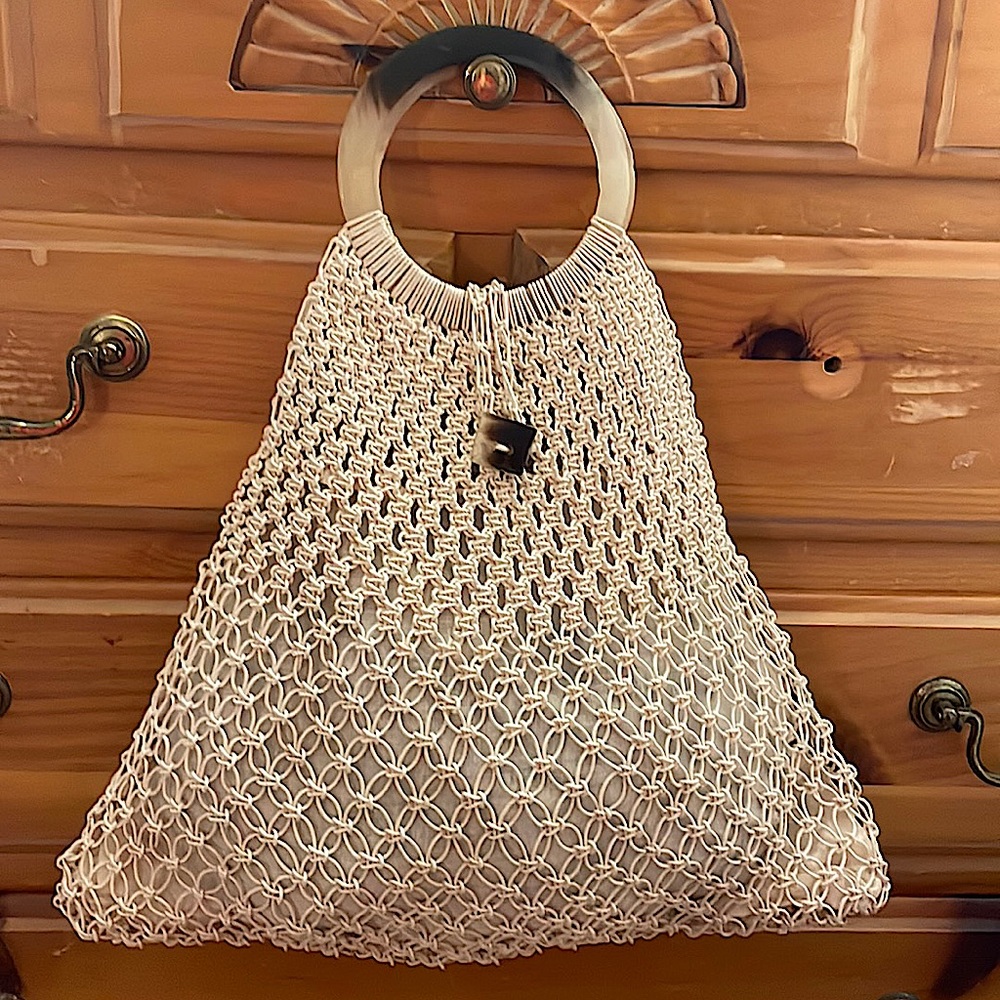 Vintage Handmade Crocheted Bag w/ Bakelite handle & button, excellent condition